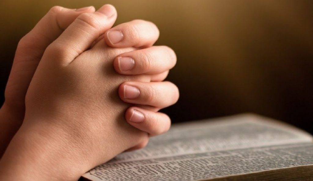 Прощеное воскресенье 2026: смысл праздника, запреты, традиции и пошаговая инструкция, как правильно просить прощения перед Великим постом