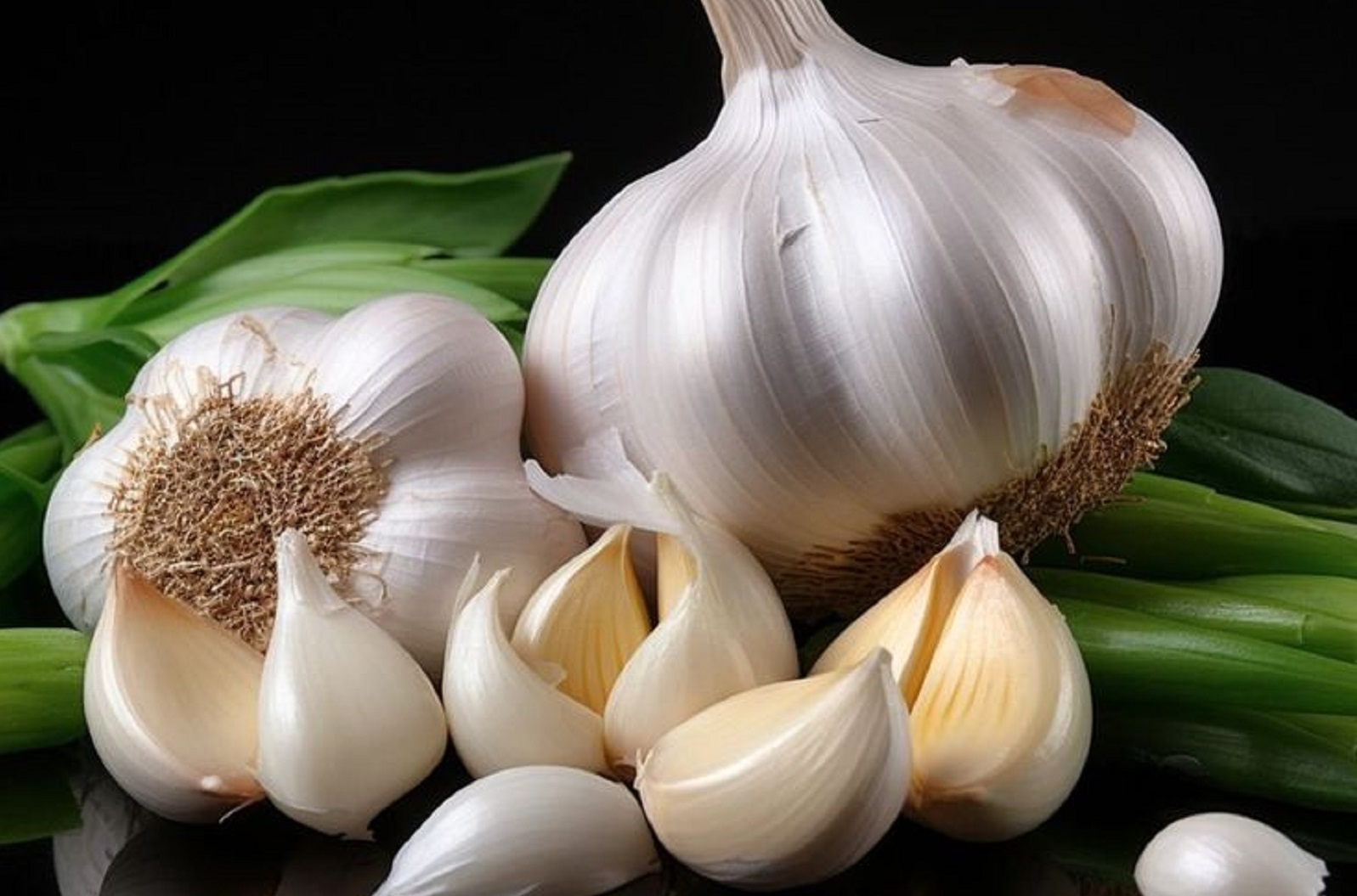 Действительно ли чеснок защищает от вирусов? Разбор научных данных, свойства, противопоказания и практические советы по применению.