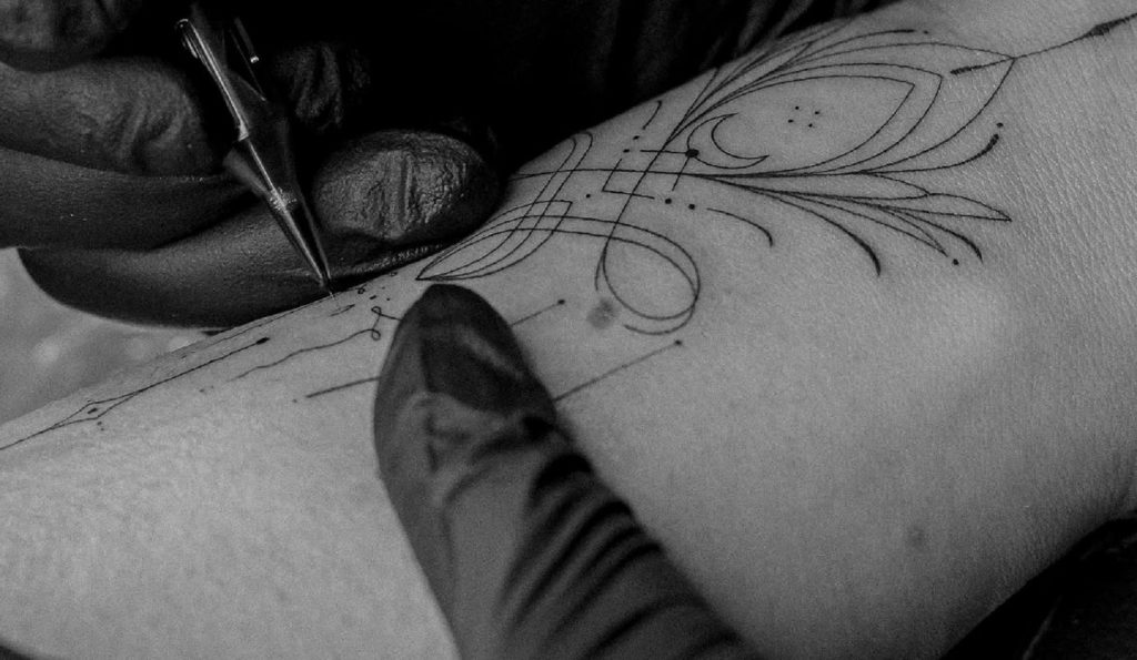 Узнайте, как тату-краска влияет на кожу, какие риски для здоровья и как минимизировать негативное воздействие