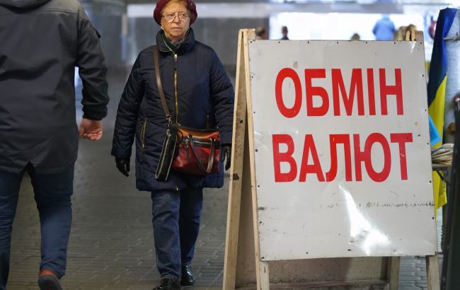 Курс доллара и евро в обменниках Украины 4 февраля 2026 года растет: 100 долларов продают по 4 349 грн, евро — по 51,50 грн.