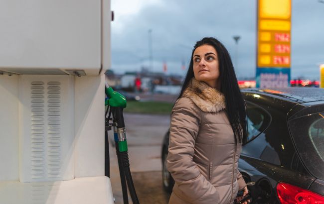 Цены на топливо в Украине выросли на 1 грн из-за подорожания нефти до 72 долларов за баррель. Эксперт объяснил причины и возможные сценарии