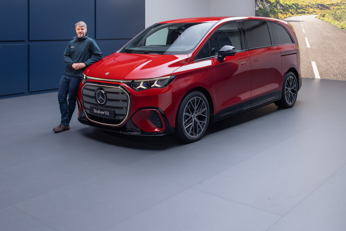 Mercedes представил электрический минивэн VLE на платформе VAN.EA: запас хода более 700 км, быстрая зарядка 320 кВт, новые технологии салона и до 8 мест