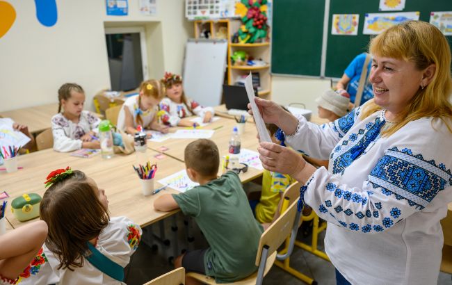 МОН утвердило Типовую образовательную программу для 1–4 классов: гибкие учебные планы, инклюзия и новые учебники с 2028 года.