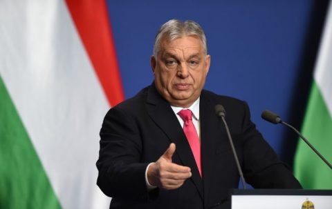 Орбан признал поражение на выборах в Венгрии. Партия «Тиса» лидирует и может получить конституционное большинство в парламенте по итогам подсчета голосов.