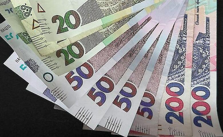 Минимальная зарплата с 1 мая 2026 года не изменится — 8647 грн. Сколько получают «на руки», почасовая ставка и когда возможен пересмотр выплат