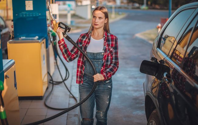 АЗС 18 апреля обновили цены на топливо: где подешевел дизель, сколько стоят бензин, ДТ и автогаз в крупнейших сетях Украины.