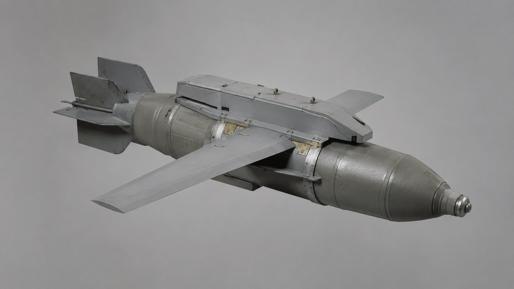 КАБ-500 — полутонны взрывчатки с UMPK-крыльями. Рассказываем, как это оружие разрушает украинские города.