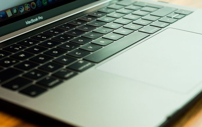 Apple готовит четыре новинки на 27 октября 2026 года: сенсорный MacBook с OLED, новый iPad mini, iMac и MacBook Pro. Что известно о характеристиках и презентации.