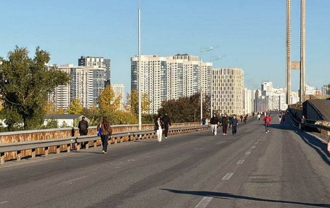 Южный мост в Киеве полностью перекрыли. Узнайте, как работают Дарницкий, Северный, мост Патона и другие переправы во время воздушной тревоги.