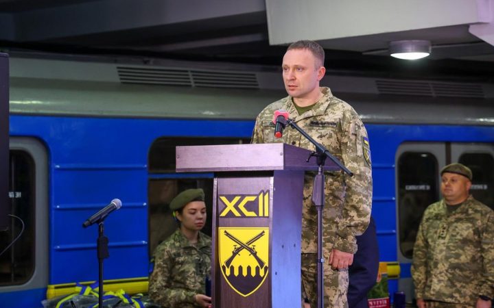 Главнокомандующий ВСУ Михаил Драпатый выступает перед военными
