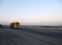Трасса E95 в Одесской области, грузовики на дороге