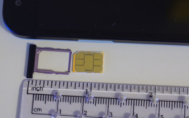 Nano-SIM-карта и лоток смартфона