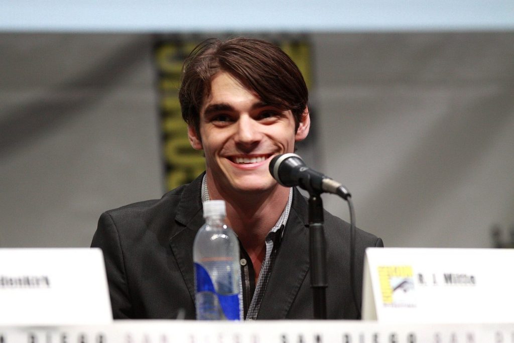 Актер Ар Джей Митт на Comic-Con в Сан-Диего в 2013 году