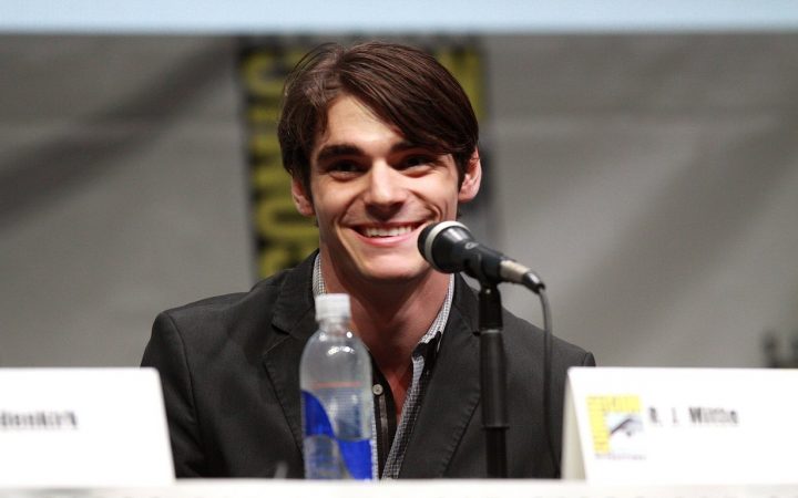 Актер Ар Джей Митт на Comic-Con в Сан-Диего в 2013 году