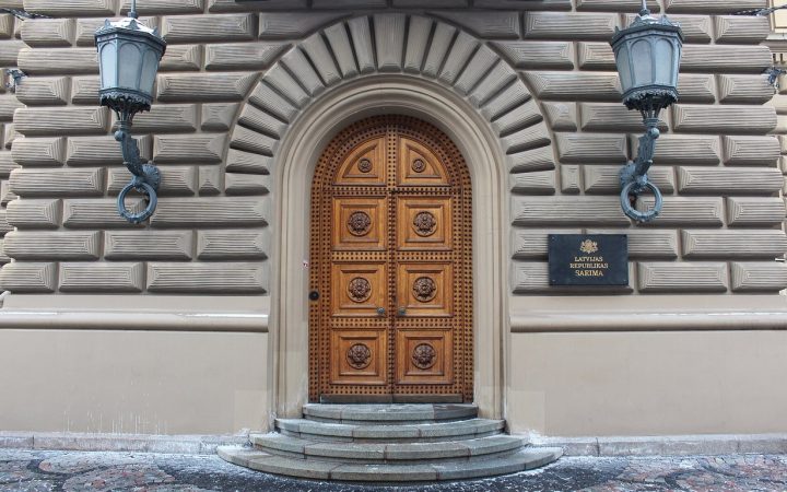 Здание Сейма Латвии в Риге, где обсуждают поправки о постоянном виде на жительство для украинцев