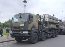 Пусковая установка зенитного ракетного комплекса SAMP/T на параде в Париже