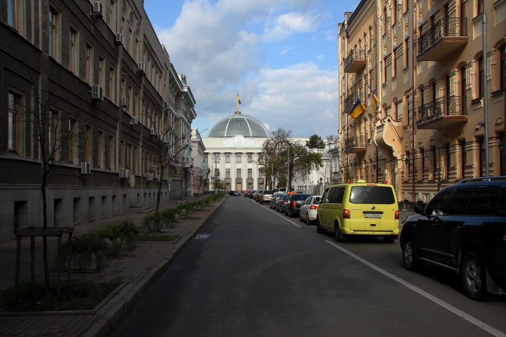 Здание Верховной Рады Украины на улице Грушевского в Киеве