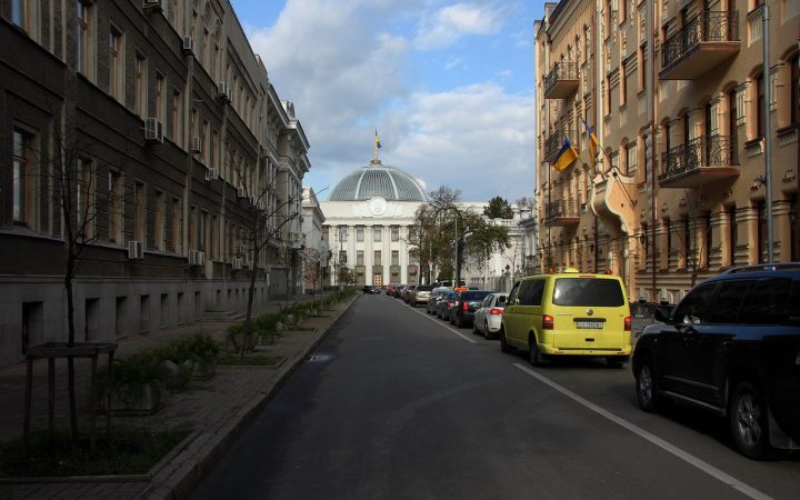 Здание Верховной Рады Украины на улице Грушевского в Киеве