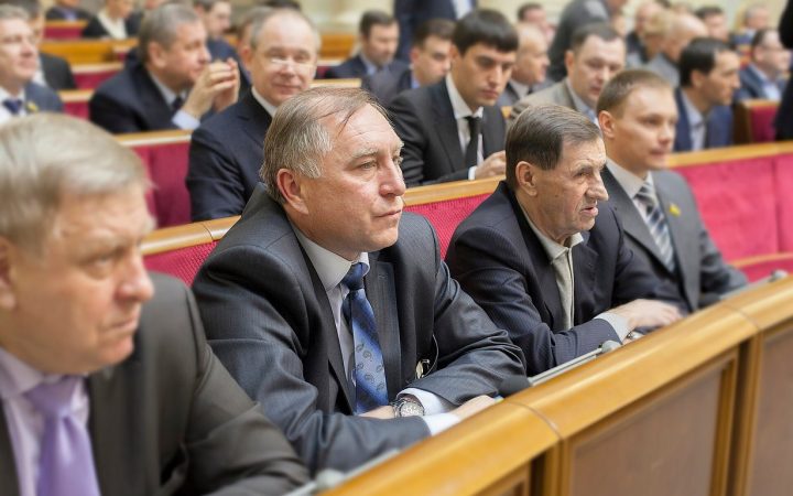 Депутаты в сессионном зале Верховной Рады Украины